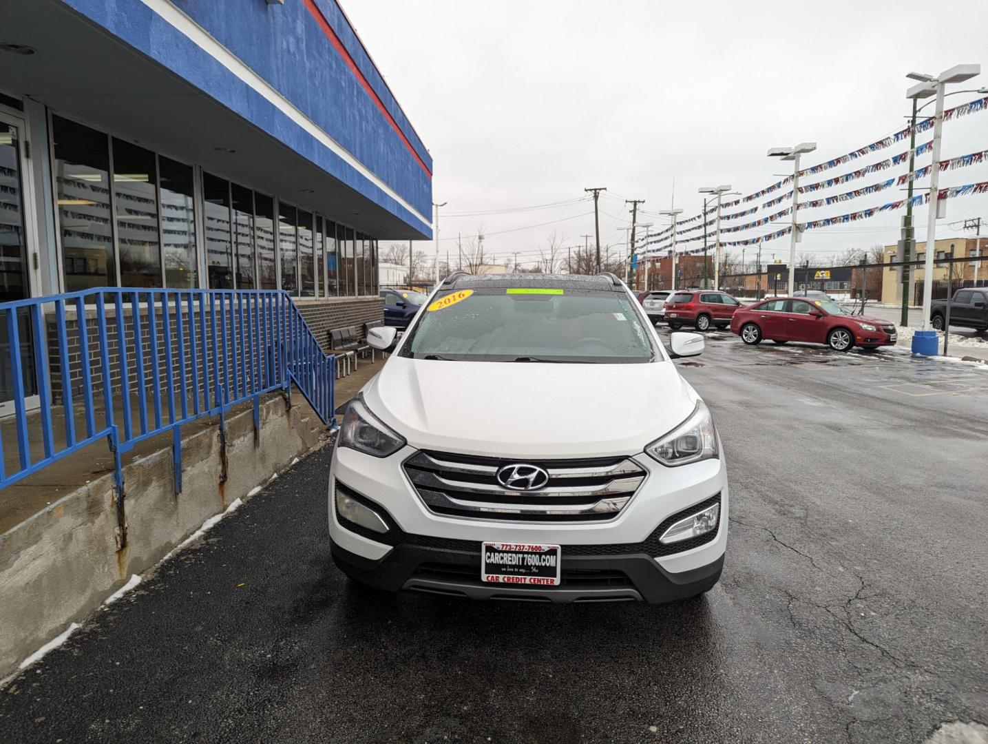 2016 WHITE Hyundai Santa Fe Sport 2.4 AWD (5XYZUDLB3GG) with an 2.4L L4 DOHC 16V engine, 6-Speed Automatic transmission, located at 7600 S Western Ave., Chicago, IL, 60620, (773) 918-3980, 0.000000, 0.000000 - Photo#2